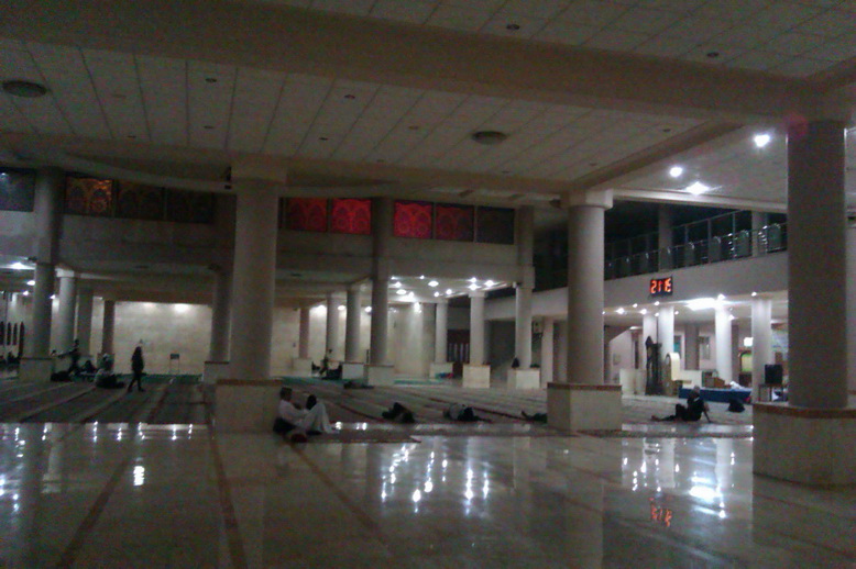 Suasana Hall Pukul 21.15