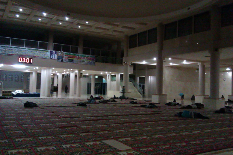 Suasana Hall Pukul 03.00