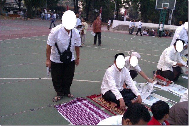 Tengah dibanding pinggir