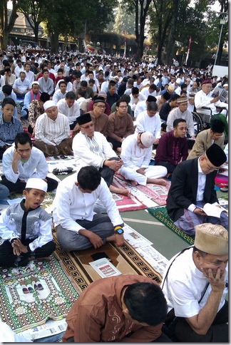Renggangnya Shaf Karena Shalat Di Outdor Terlihat Pasca Shalat