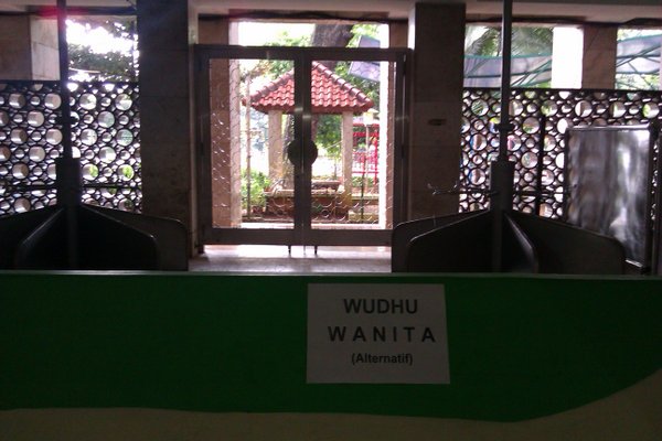 Lantai dasar - tempat wudhu wanita (alternatif)