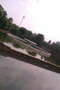 Pancuran, Monas, dan Sampah