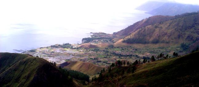 Danau Toba Bukit Satu Pohon - 02