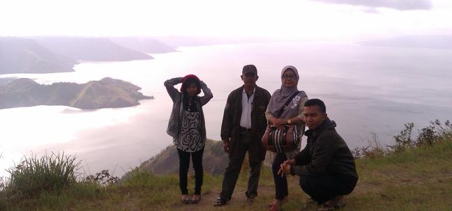 Danau Toba Bukit Satu Pohon - 03