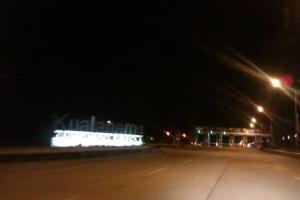 Gerbang depan bandara kualanamu di malam hari