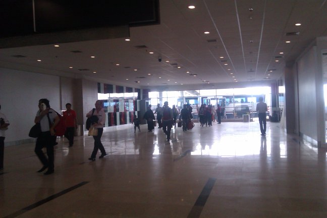 Lantai Kedatangan, Masih Sepi