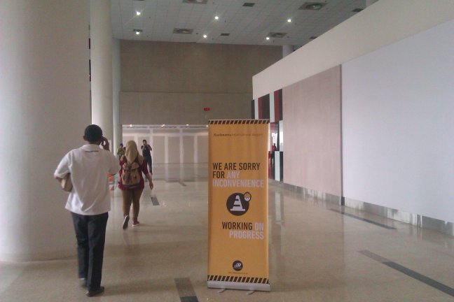 Lantai Kedatangan, Masih Belum Rapi